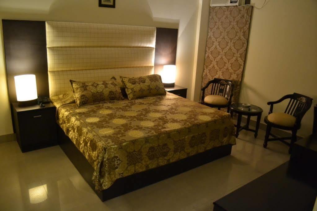 Hotel The Rio Haridwār Esterno foto